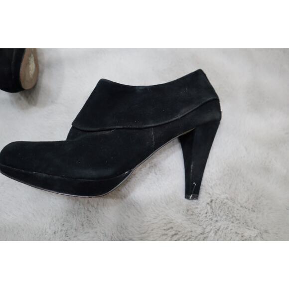 Adrienne Vittadini size 9.5 black closed toe heels. - Picture 5 of 8